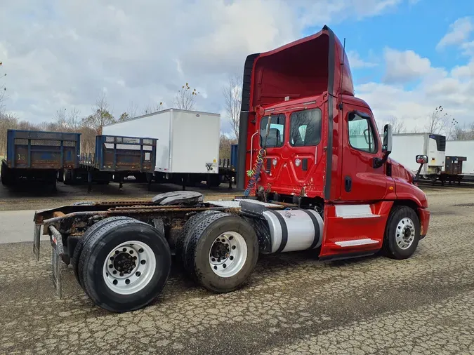 2014 FREIGHTLINER/MERCEDES CASCADIA 125