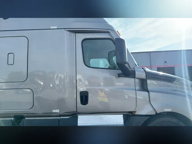 2024 Freightliner Cascadia 126