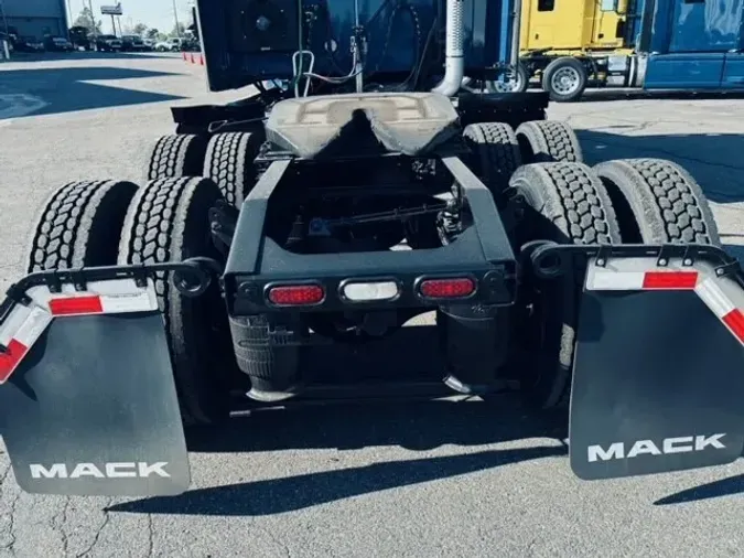 2022 MACK AN64T70