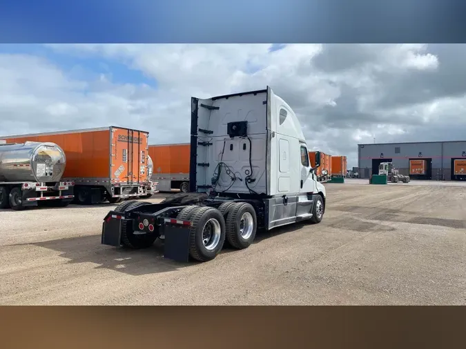 2020 Freightliner Cascadia 126