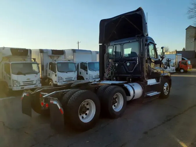2016 FREIGHTLINER/MERCEDES CASCADIA