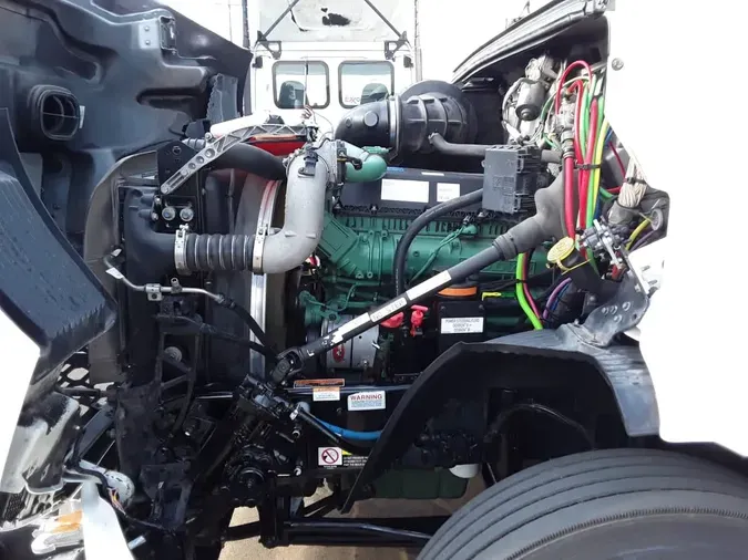 2020 VOLVO VNR64T-640