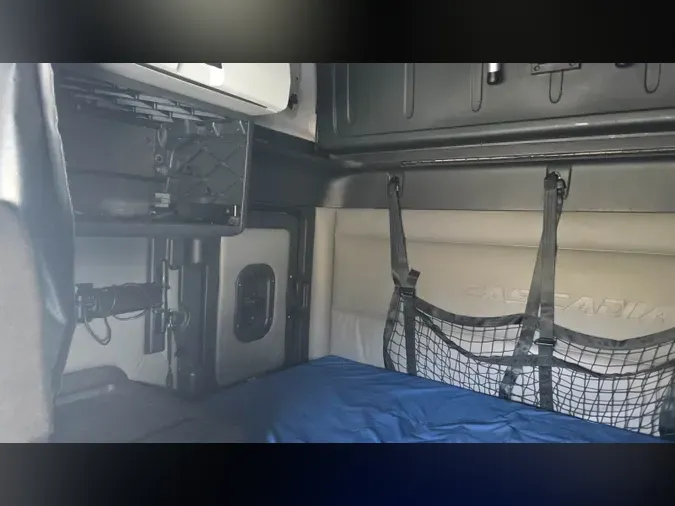 2022 Freightliner Cascadia 126