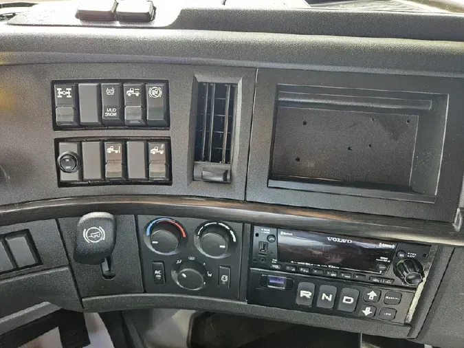 2022 VOLVO VNL64T860