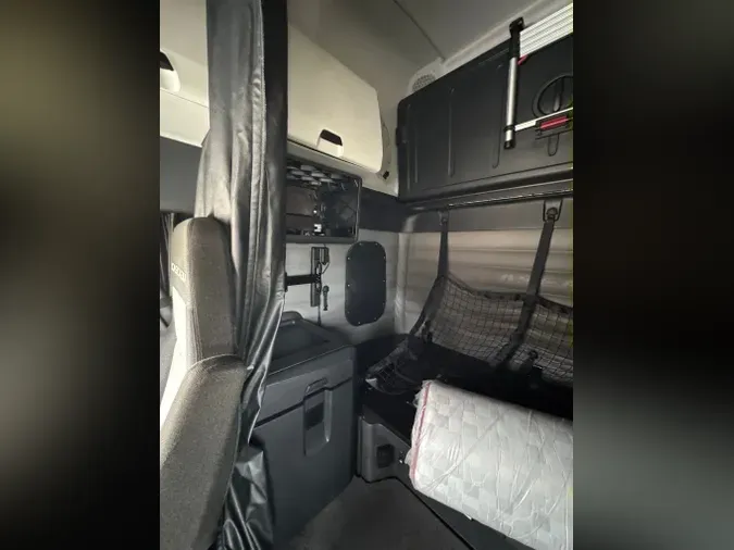 2022 FREIGHTLINER Cascadia 126