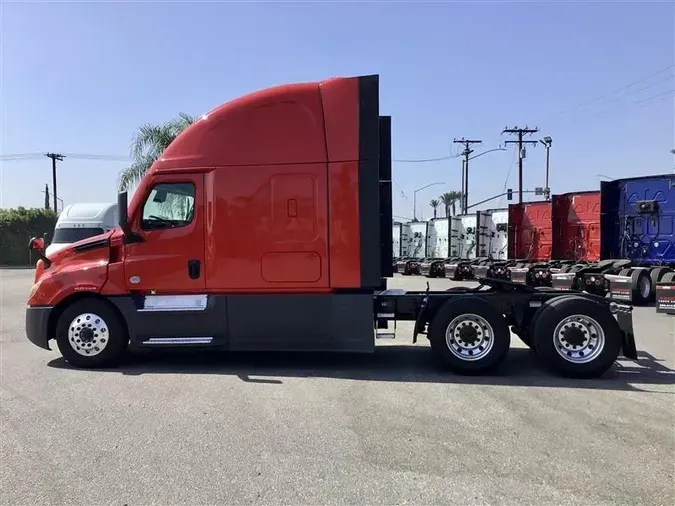 2021 FREIGHTLINER CASCADEVO1