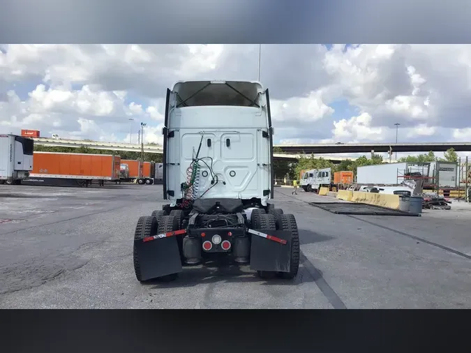 2021 Freightliner Cascadia 126