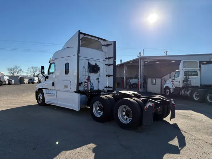 2017 FREIGHTLINER/MERCEDES CASCADIA 125