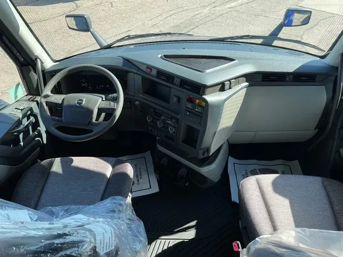 2026 VOLVO VNL64T860