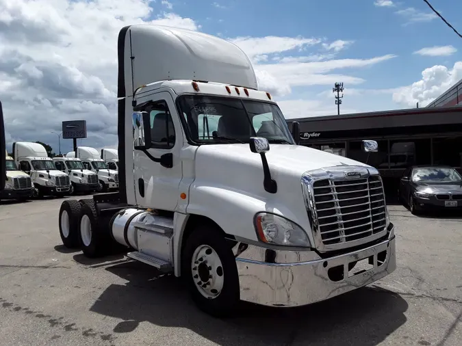 2015 FREIGHTLINER/MERCEDES CASCADIA 125