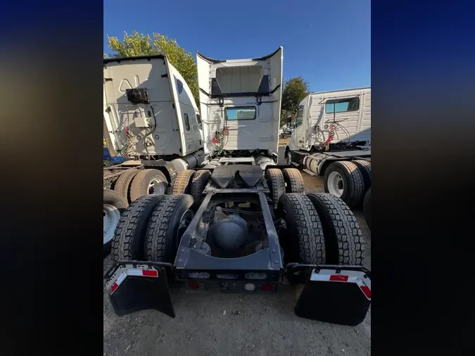 2018 VOLVO VNL64T-300