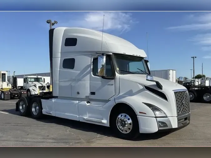 2023 VOLVO VNL64T760