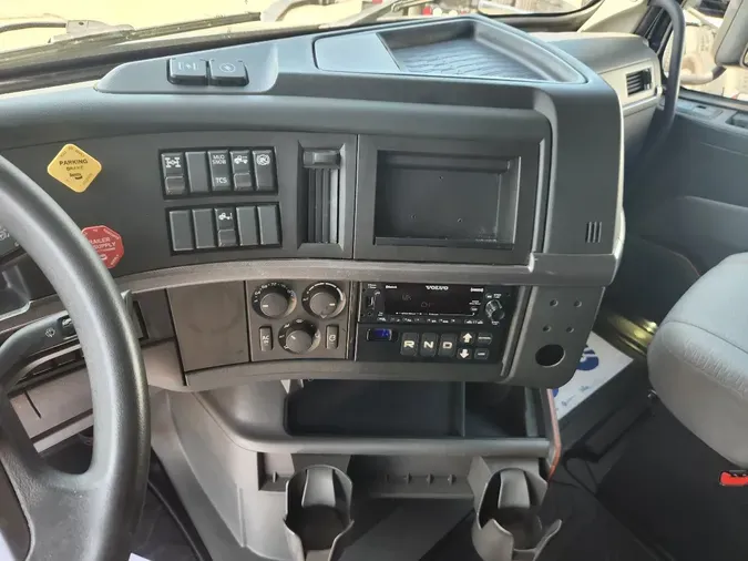 2024 VOLVO VNL64T860
