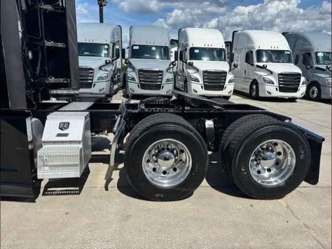 2022 FREIGHTLINER CASCADIA 126