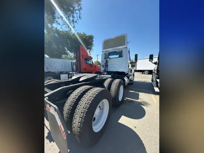 2019 NAVISTAR INTERNATIONAL LT625 DAYCAB T/A
