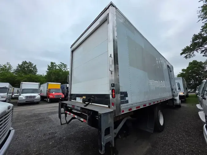 2018 FREIGHTLINER M2 106