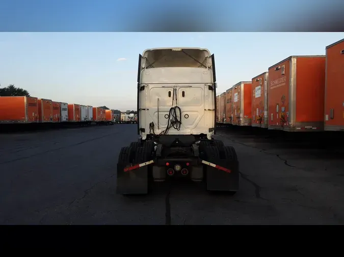 2021 Freightliner Cascadia 126