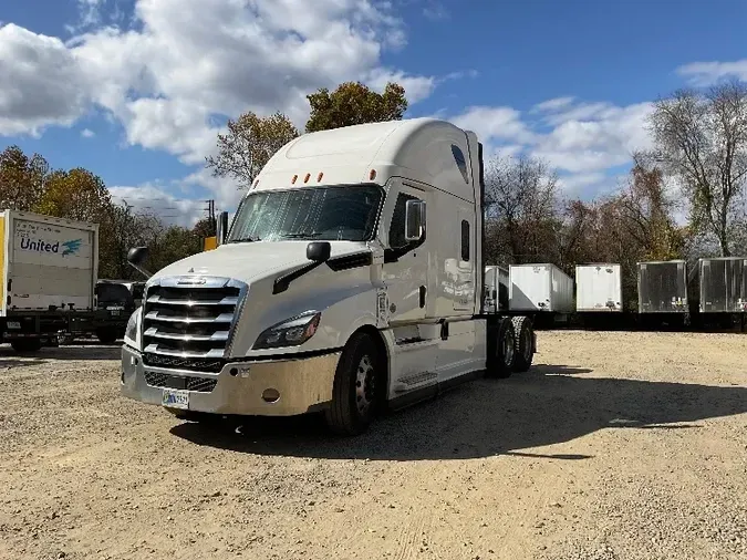 2021 Freightliner T12664ST