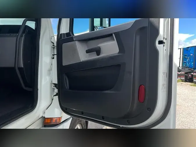2021 FREIGHTLINER CA126