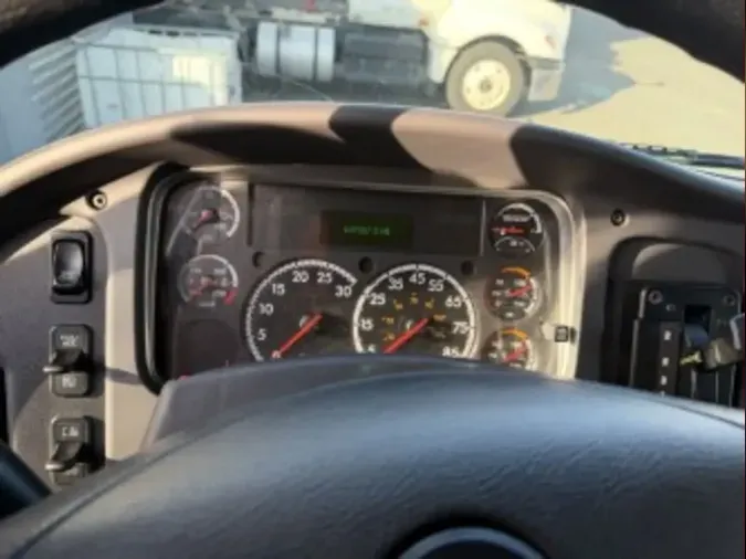 2017 FREIGHTLINER/MERCEDES M2 106
