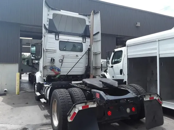 2019 VOLVO VNR42T 300