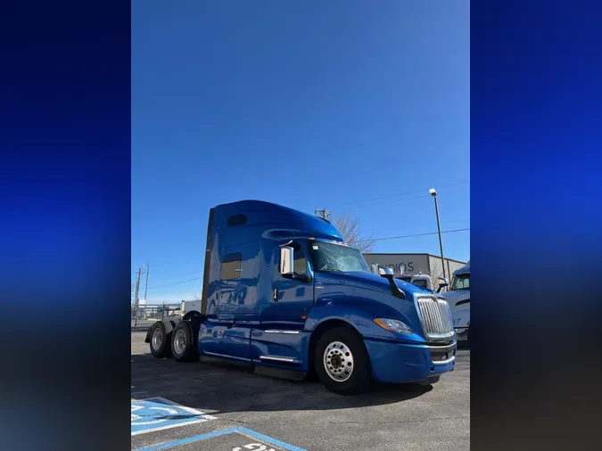 2022 International LT625