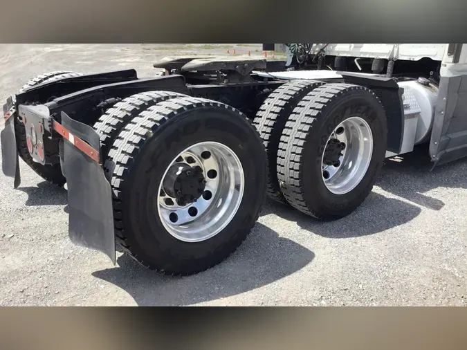 2020 Freightliner Cascadia 126