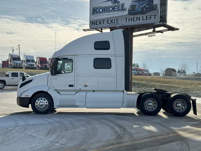 2023 VOLVO VNL64T860