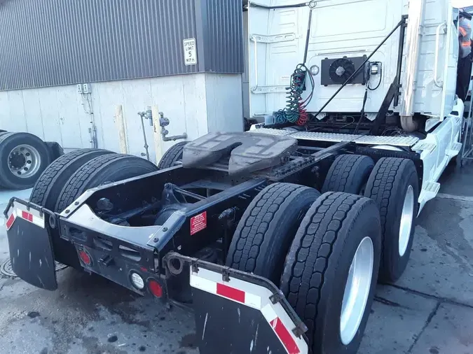2019 VOLVO VNL64T-760