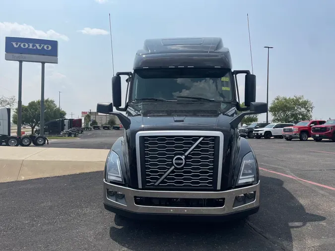 2025 VOLVO VNL64T860