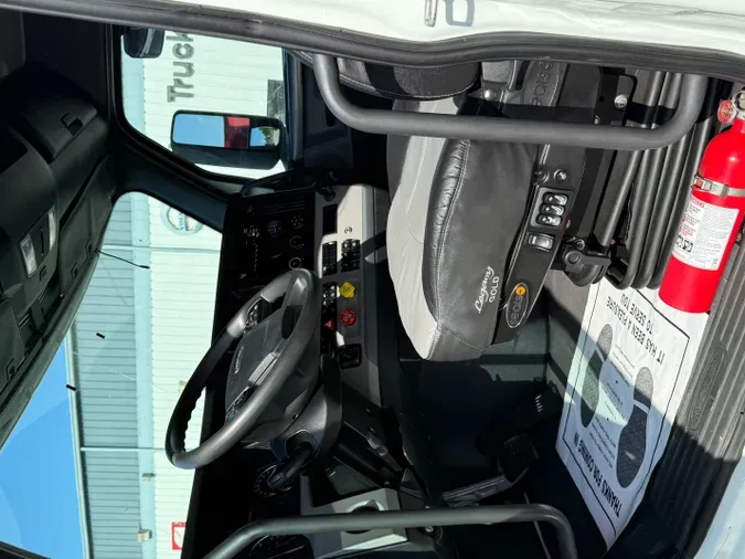 2019 Freightliner Cascadia 126
