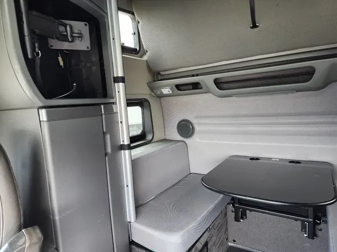 2020 VOLVO VNL64T860