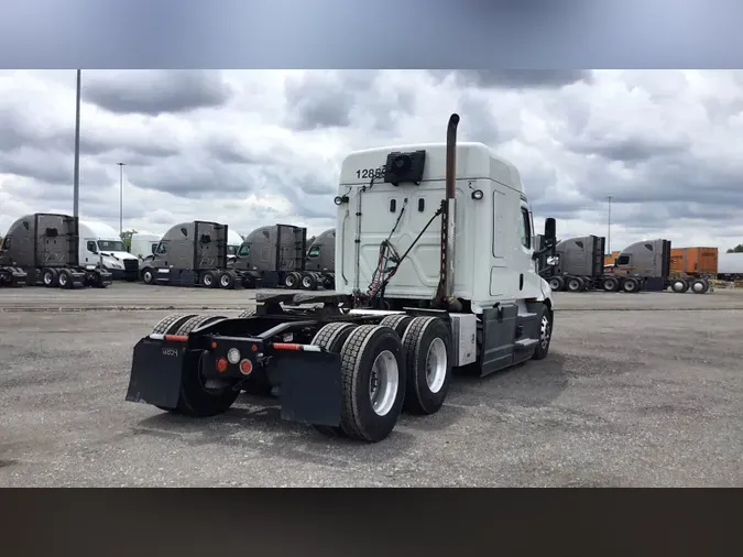 2021 Freightliner Cascadia 126