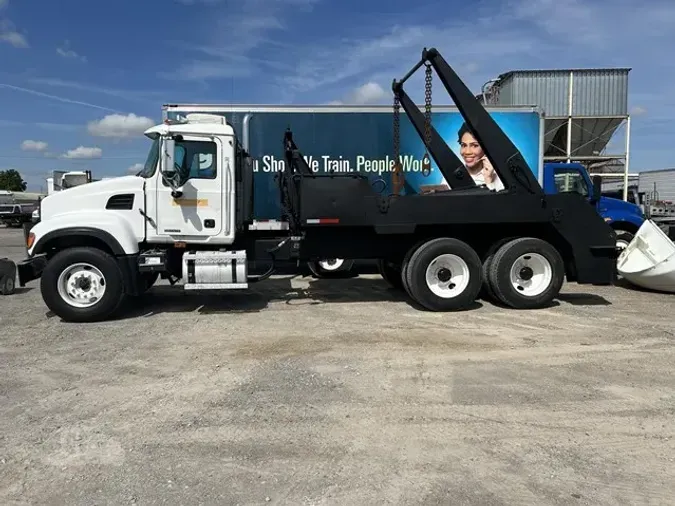 2005 MACK GRANITE CV713