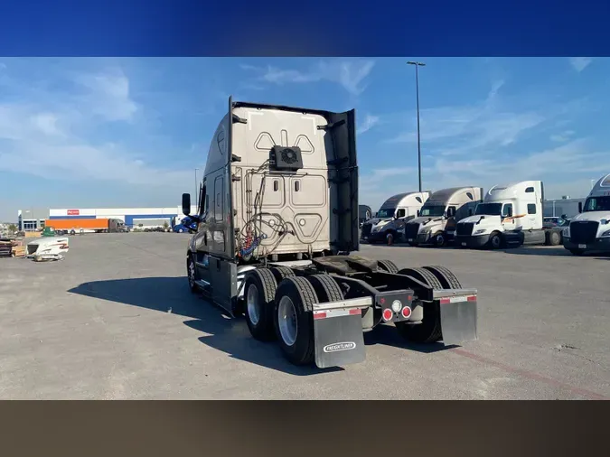 2023 Freightliner Cascadia 126