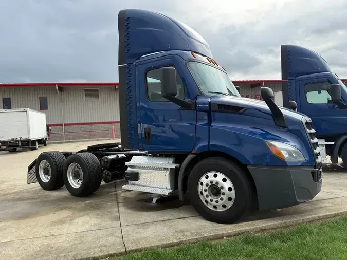 2021 Freightliner CASCADIA 116