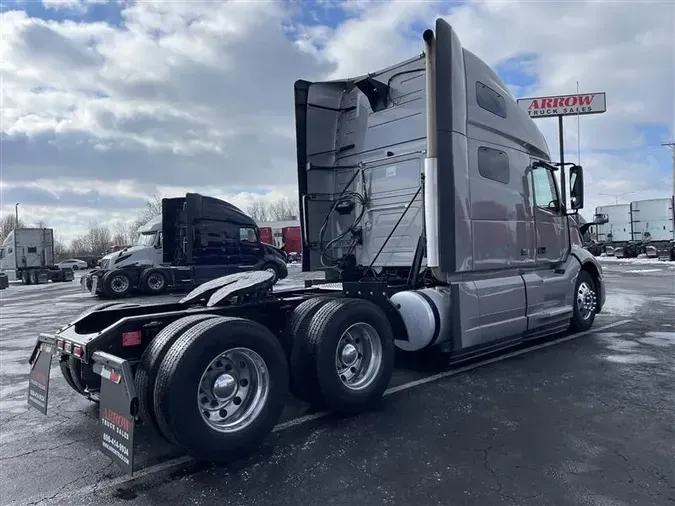 2021 VOLVO VNL64T760