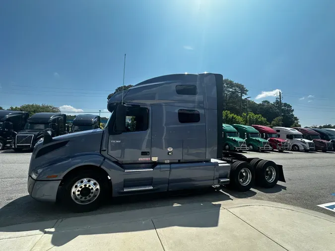 2021 Volvo VNL64T760