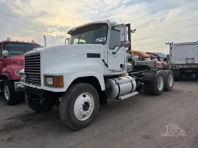 2005 MACK CH613