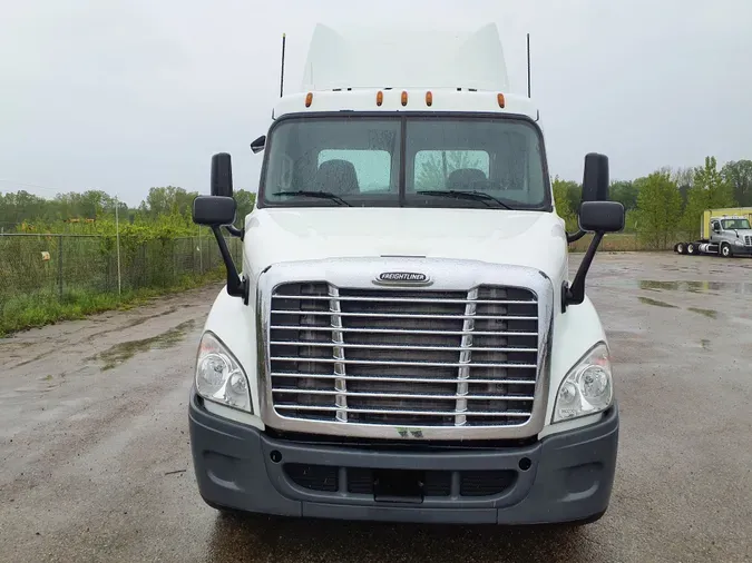 2016 FREIGHTLINER/MERCEDES CASCADIA 113