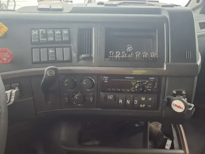 2020 VOLVO VNL64T-7601d268f7a7a37789c5c69d4b526b33cd7