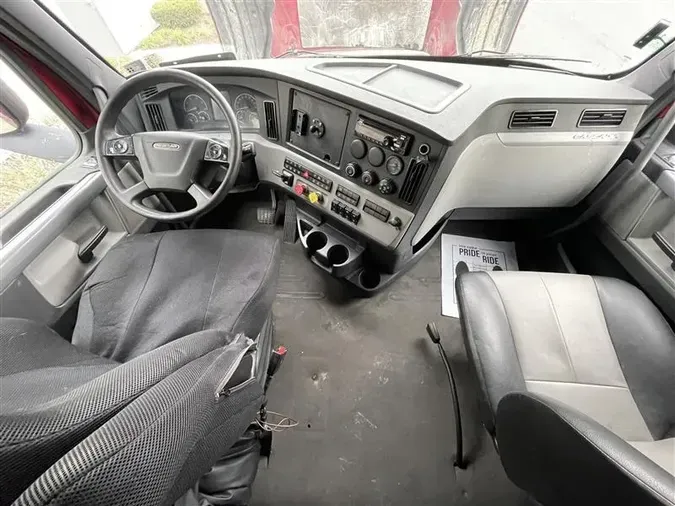 2019 FREIGHTLINER CA126