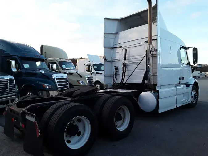2020 VOLVO VNR64T-640