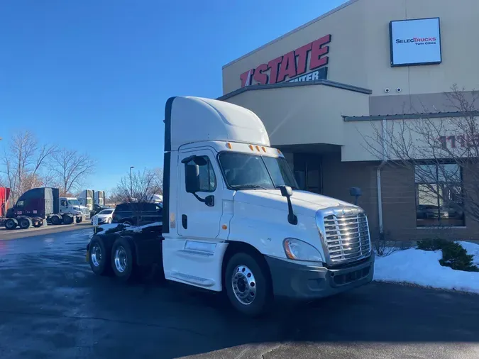 2014 Freightliner Cascadia1d2ce15fb8c814eae2b41c6e36904749