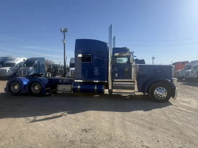 2022 Peterbilt 389
