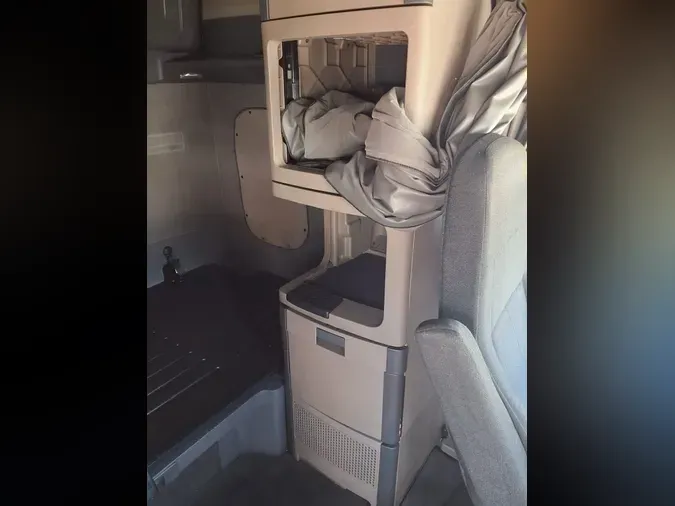 2020 FREIGHTLINER CASCADIA 125