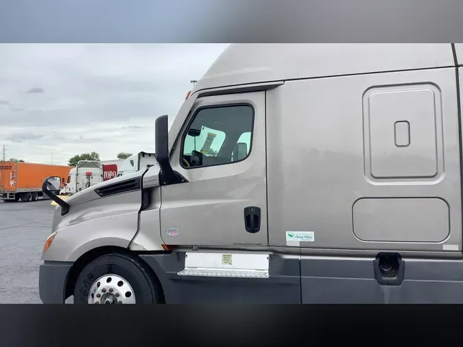 2022 Freightliner Cascadia 1261d32bfa570b9eb39c0ca6ca7f7341c6e