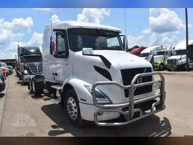 2020 VOLVO VNR62T640