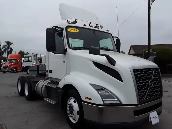 2019 VOLVO VNL64T-3001d3356a1c5ea5a3a338cddb3f50cb0ff