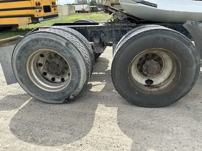 2012 VOLVO VNL64T300